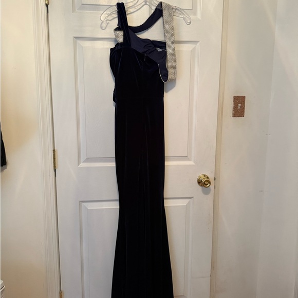 Chic Velvet Navy Blue Prom Dress with Silver rhinestone Accents